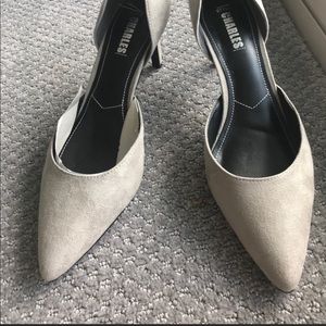 BRAND NEW Charles David Grey heels
